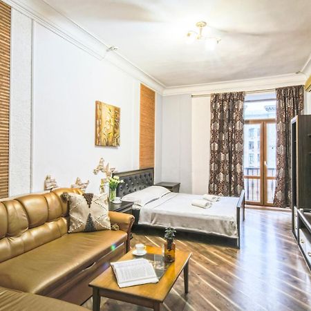 Апартаменти 4-Кімнатні В Центрі Києва М. Хрещатик Kyiv Exterior foto